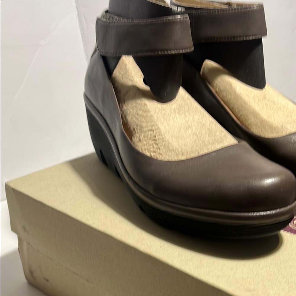 Clarks Brown Leather Flats Classic Loafers New with out tag - Picture 2 of 12